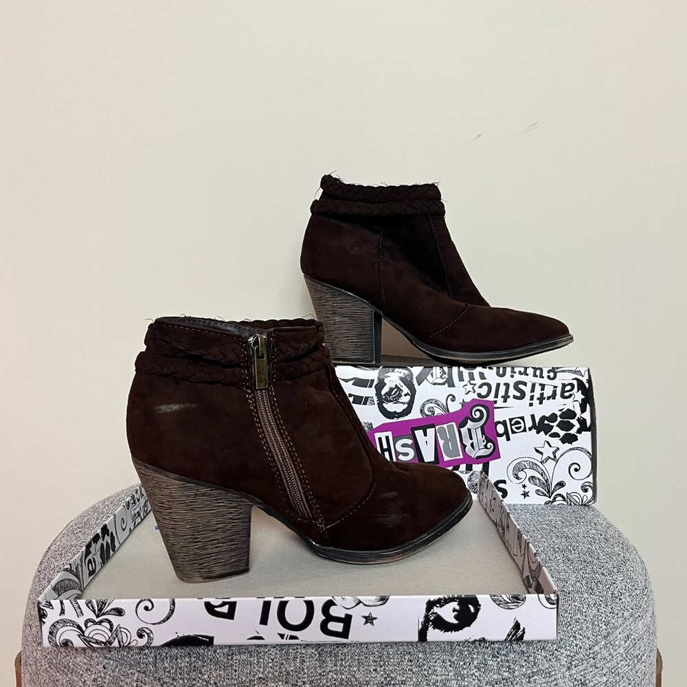 Suede Ankle Booties Tension-01